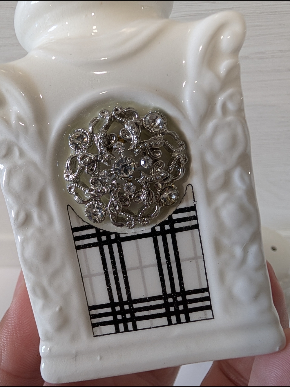 NIVISI Classic Elegance Ceramic Salt and Pepper Shakers Set Crystal Medallion - Picture 12 of 12